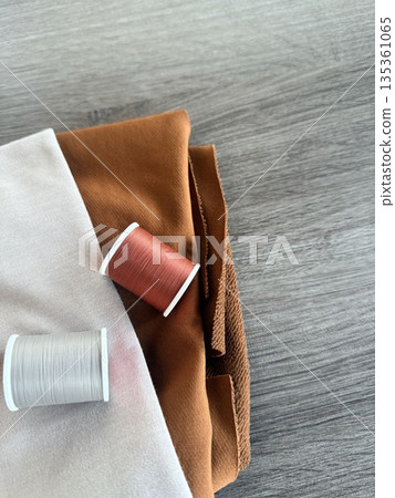 手工縫紉布料和線材 手工縫紉材料 手工縫紉布料和線材 手工縫紉材料 135361065