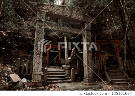 京都大岩神社神秘的鳥居 135361654