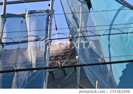 Exterior wall high-pressure washing, exterior wall painting work, craftsmen, house cleaning Exterior wall high-pressure washing, exterior wall painting work, craftsmen, house cleaning 135362899