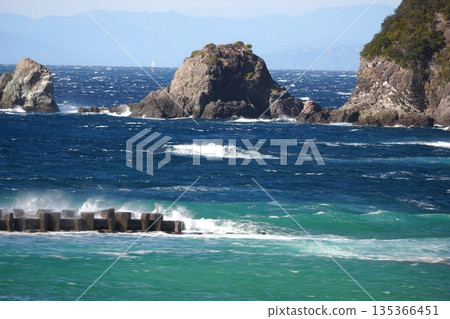 洶湧的大海 135366451