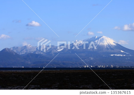 Miho Bay in winter 135367615