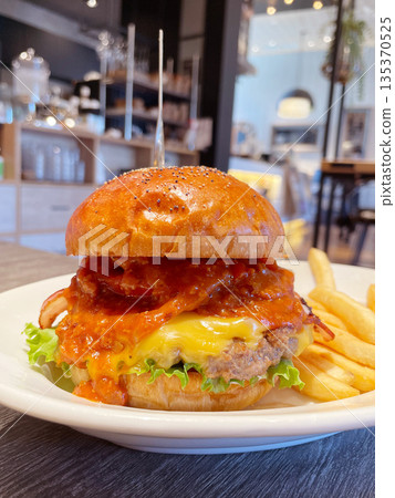 Spicy Chili Meat Sauce Wagyu Burger: A spicy and juicy gourmet burger. Spicy Chili Meat Sauce Wagyu Burger: A spicy and juicy gourmet burger. 135370525