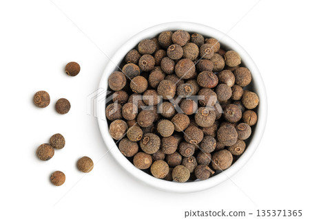 Allspice pepper in ceramic bowl isolated on white background. Jamaica pepper, Pimenta dioica or myrtle pepper. Top view Allspice pepper in ceramic bowl isolated on white background. Jamaica pepper, Pimenta dioica or myrtle pepper. Top view 135371365