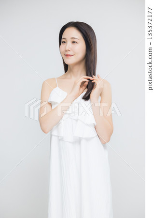 護髮圖片：年輕女性 135372177