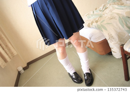[Material image] Loose socks and loafers: symbols of high school fashion 135372743