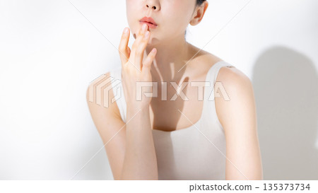 Middle-aged woman beauty image Middle-aged woman beauty image 135373734