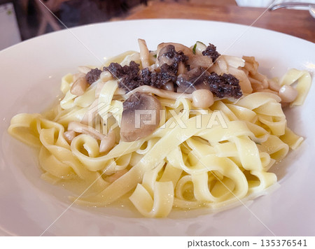 蘑菇松露醬意麵 135376541