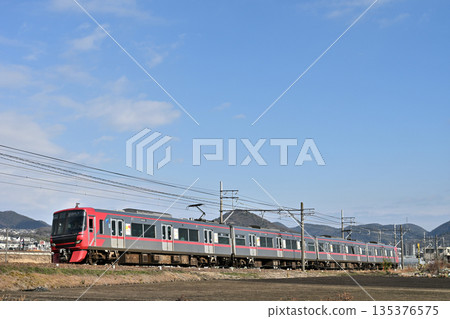 9500 series 9514 train running on the Meitetsu Kakamigahara Line in winter 135376575