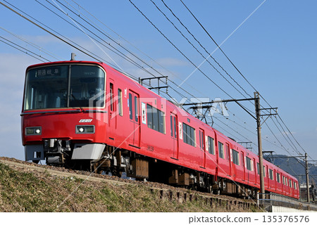 3500 series 3529 train running up the Meitetsu Kakamigahara Line 3500 series 3529 train running up the Meitetsu Kakamigahara Line 135376576
