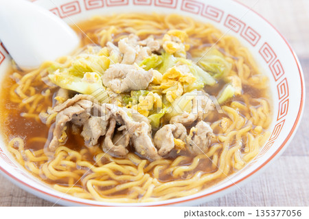 Delicious pork and cabbage soy sauce ramen Delicious pork and cabbage soy sauce ramen 135377056