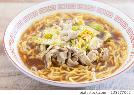 Delicious pork and cabbage soy sauce ramen Delicious pork and cabbage soy sauce ramen 135377062
