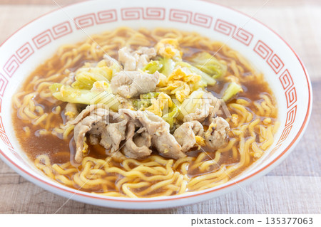 Delicious pork and cabbage soy sauce ramen Delicious pork and cabbage soy sauce ramen 135377063