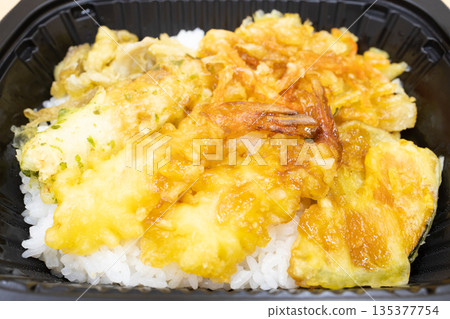 Delicious heavenly heavy box lunch 135377754