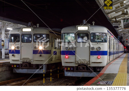 JR九州415號交流/直流電列車夜間停靠車站 JR九州415號交流/直流電列車夜間停靠車站 135377776