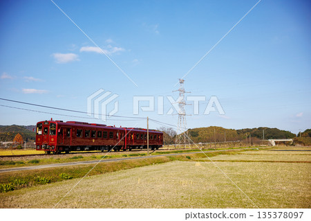 The Heisei Chikuho Railway "CotoCoto Train" runs through the countryside The Heisei Chikuho Railway "CotoCoto Train" runs through the countryside 135378097
