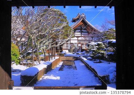 天龍寺子寺高玄寺的雪景(京都市右京區) 天龍寺子寺高玄寺的雪景(京都市右京區) 135378794