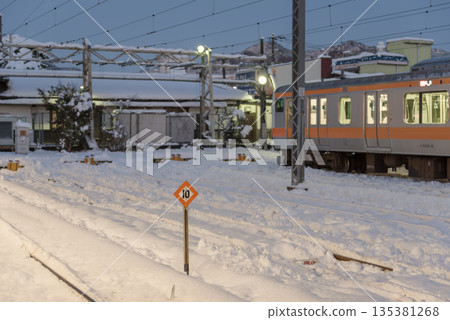 [Chuo Line E233 Series Takao Station] 135381268