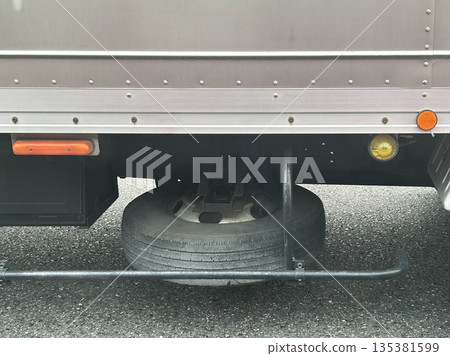 spare tire under truck bed spare tire under truck bed 135381599