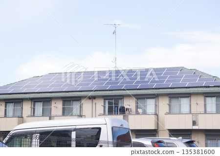 太陽能板太陽能發電屋頂 135381600