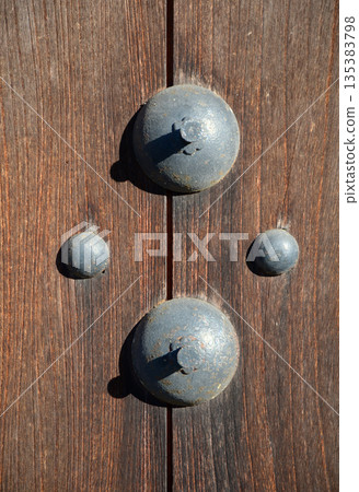 Nail concealment decorative metal fittings 135383798