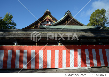 京都市東山區祇園八坂神社正殿新年期間的景象 京都市東山區祇園八坂神社正殿新年期間的景象 135383871