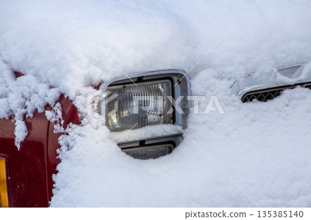 Classic american vintage car covered with snow Classic american vintage car covered with snow 135385140