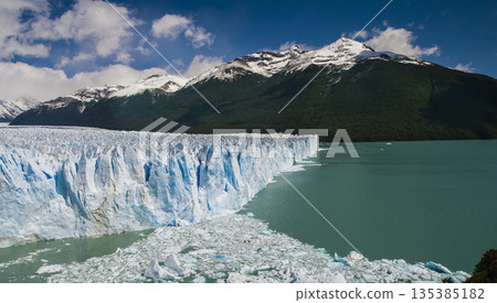 Perito Moreno Glacier, Patagonia Argentina. Perito Moreno Glacier, Patagonia Argentina. 135385182