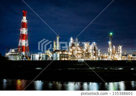 三重縣四日市工廠夜景(靠近大正橋) 三重縣四日市工廠夜景(靠近大正橋) 135386601