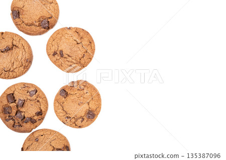 白色背景上的巧克力曲奇產品攝影 白色背景上的巧克力曲奇產品攝影 135387096