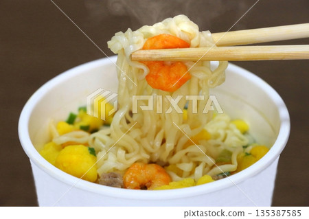 杯拉麵 135387585