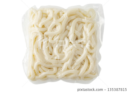 透明背景上的袋裝烏龍麵（png） 135387815