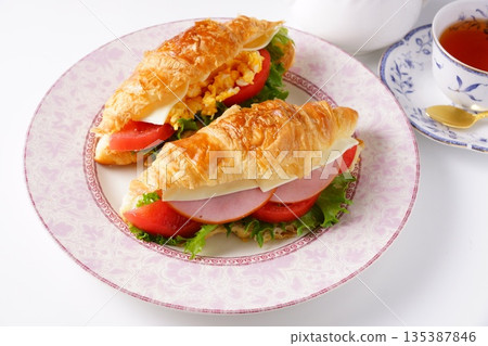 牛角包三明治早餐 135387846