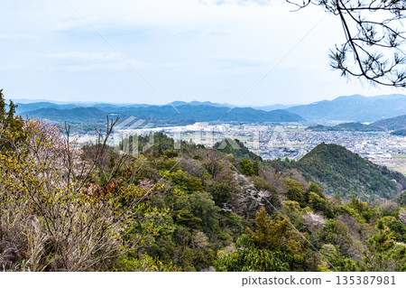 奧之細道阿爾卑斯山：從岡山縣瀨戶內市3號橫貫線看到的豐石城和千町平原 135387981