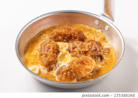 煎牡蠣配蛋 煎牡蠣配蛋 135388168