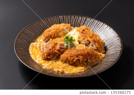 煎牡蠣配蛋 煎牡蠣配蛋 135388175