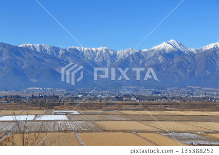 冬天安曇野和北阿爾卑斯山 135388252