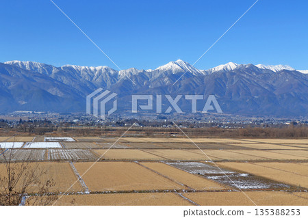 冬天安曇野和北阿爾卑斯山 135388253