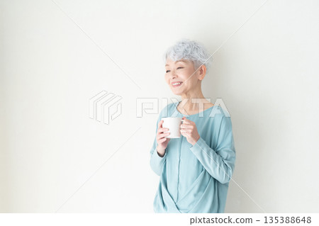 senior woman with mug 135388648