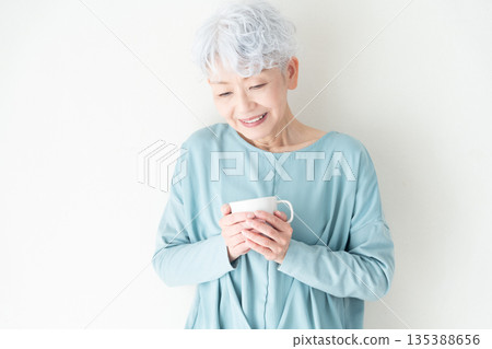 senior woman with mug 135388656