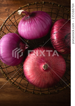 onion onion 135388784