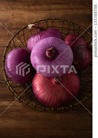 onion onion 135388788