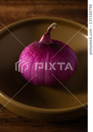 onion onion 135388798