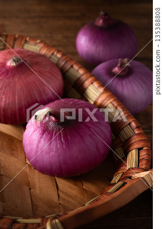 onion onion 135388808