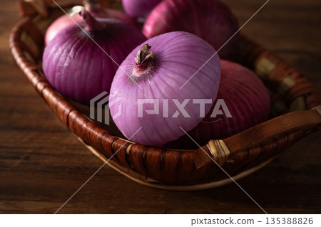 onion onion 135388826
