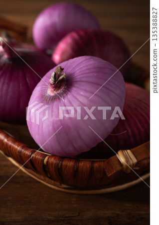 onion onion 135388827