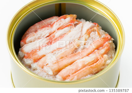 罐裝煮熟的紅雪蟹特寫 135389787