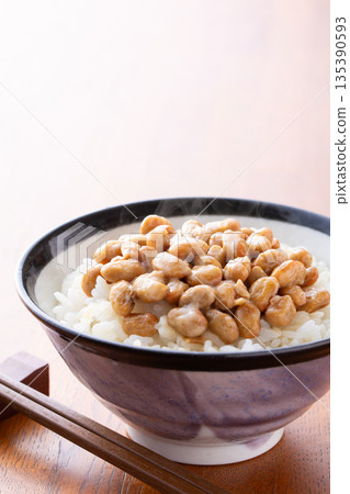 吃納豆飯 吃納豆飯 135390593