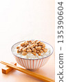 Eat natto rice 135390604
