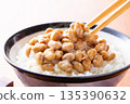 Eat natto rice 135390632