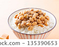 Eat natto rice 135390653